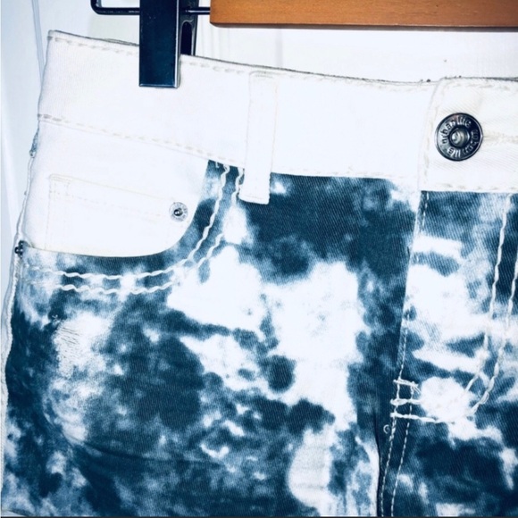 [URBAN LIFE] Acid Wash White Denim Shorts - Picture 2 of 4